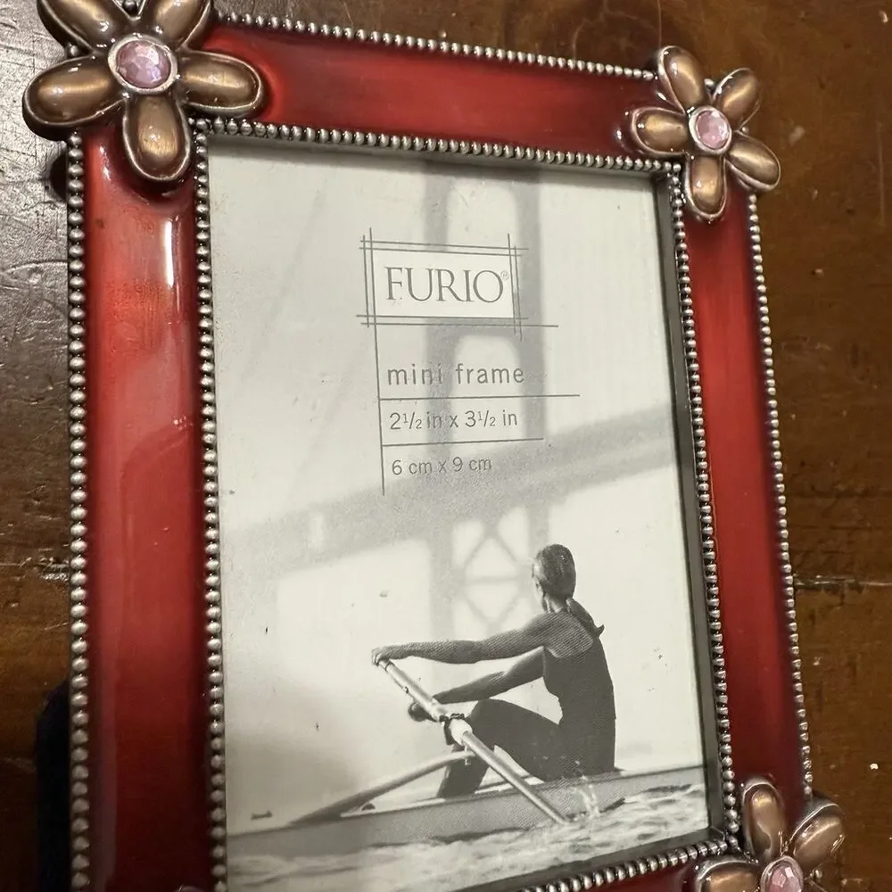 Furio Mini Metal Frame 2.5” x 3.5” Red Flower Frame Standing